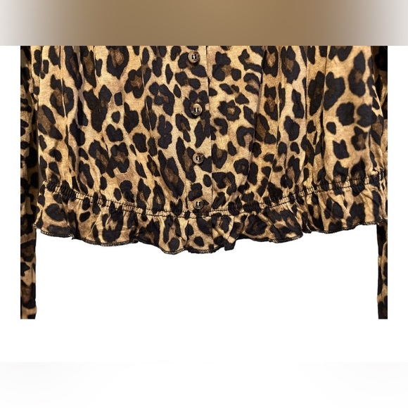 NWT H&M Medium Leopard Print Off Shoulder Blouse Short Top Shirt Long Sleeves - Picture 2 of 6